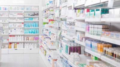 Пять бесплатных препаратов больным с Covid-19 выдают в аптеках при поликлиниках. Минздрав разъяснил алгоритм