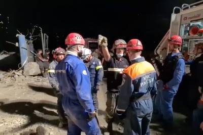 Сотрудники МЧС достали из-под завалов в Бейруте еще двух жертв взрыва