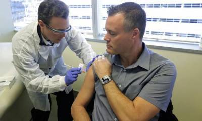 Регистрацию вакцины от коронавируса в России просят отложить