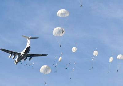 Морские пехотинцы ТОФ России впервые высадились на парашютах на Командорские острова