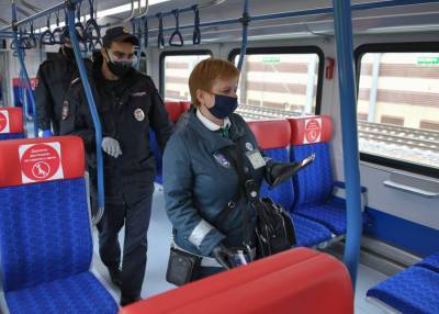 Пассажиров без масок и перчаток в транспорте оштрафовали почти на 240 млн рублей