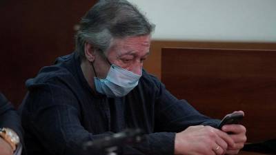 Адвокат Ефремова заявил о переносе заседания суда после недомогания актера