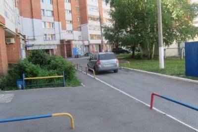 В Чебоксарах водитель Opel сбил женщину, двигаясь задним ходом