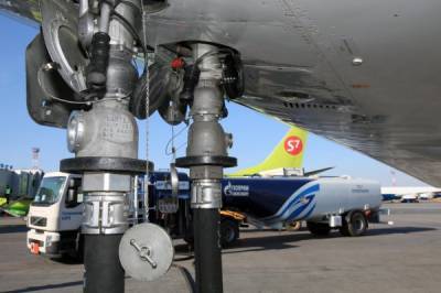 В Кольцово авиакеросин подорожал на 60%, в Домодедово – на 30%: перевозчики запросили проверку ФАС