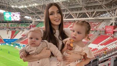 «Знакомьтесь, наша Эмми»: Жена Дмитрия Тарасова сообщила о пополнении в семье