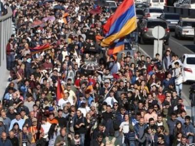 Ереван продолжит катиться в пропасть, не отказавшись от Великой Армении