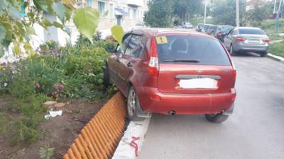 В Жигулевске женщина сбила мужчину, который помогал ей выехать с парковки