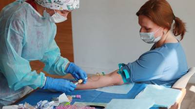 Мурашко заявил, что каждый пятый медик в РФ получил антитела к коронавирусу