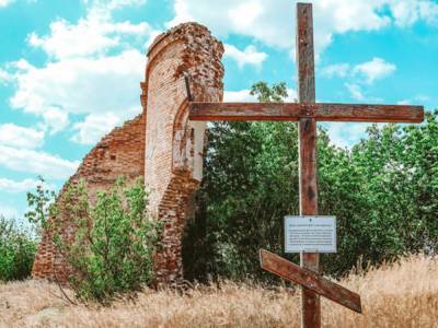 Под Запорожьем обнаружили руины старинной церкви, которую возвели в далеком 1884 году