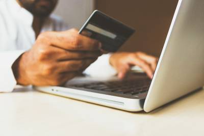 Названы способы защититься от мошенников при покупках в интернете