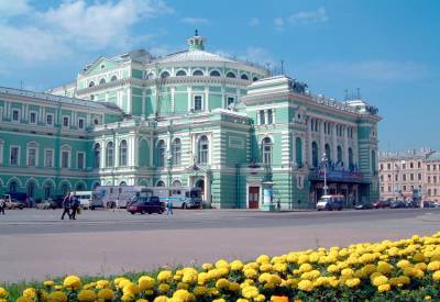 С выходами из метро «Театральная» в Петербурге разберутся специалисты