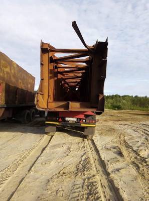 В Новом Уренгое злоумышленники похитили грузовую баржу
