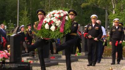 Семьи погибших на "Курске" рассказали свои истории в годовщину трагедии