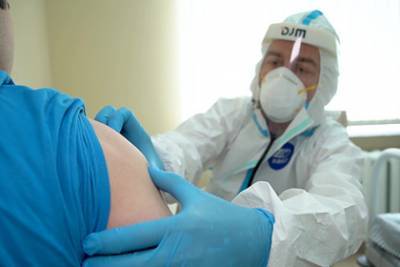 Испытавшие российскую вакцину от COVID-19 рассказали о боли, жаре и ломоте