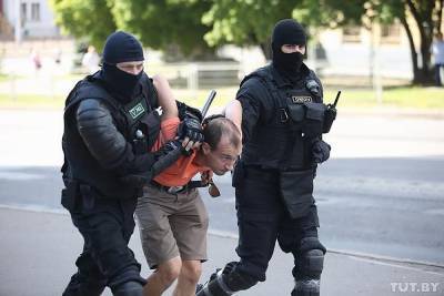По фактам нападения на правоохранителей в Белоруссии возбуждено 17 уголовных дел
