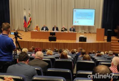Александр Дрозденко прямо заявил на областном форуме инициативных групп: Не везде есть активно работающие старосты