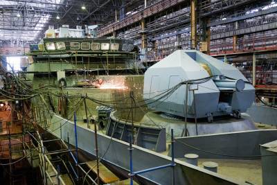 Шойгу проверил работу двух оборонных заводов в Комсомольске-на-Амуре