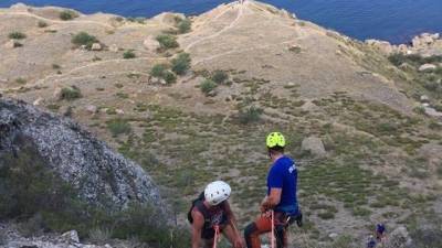 В крымским горах турист застрял на осыпающемся склоне