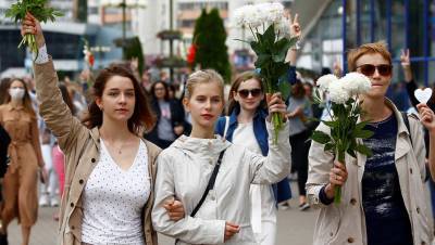 В городах Белоруссии люди начали выстраиваться в «цепочки солидарности»
