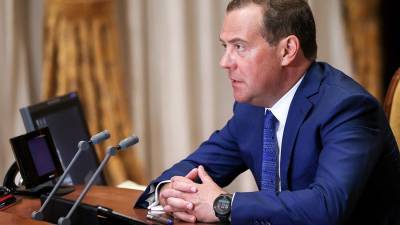 Медведев заявил о попытках США использовать интернет как «вотчину»