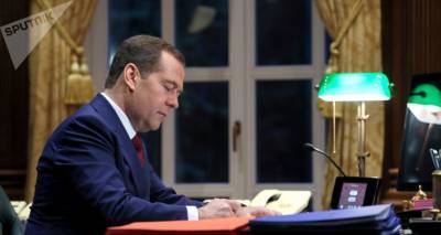 США хотят превратить Интернет в свою вотчину - Медведев раскрыл скобки