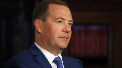 Медведев рассказал об идее США отключить Россию от системы SWIFT