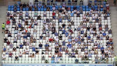 Жителю Ленобласти на два года запретили смотреть футбол на стадионе за петарду на трибуне