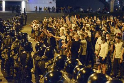 Милиция открыла огонь на поражение по протестующим в Бресте