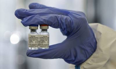 Исследователь коронавируса раскритиковал Россию за спешку в создании вакцины от COVID-19