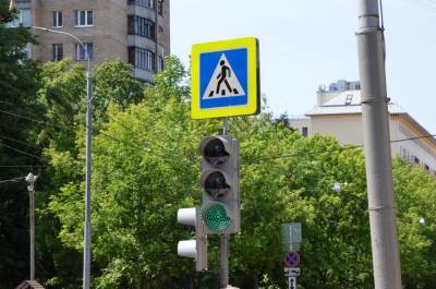 На 20 пешеходных переходах столицы изменили режим работы светофоров