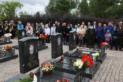 Траурный митинг в память о подводниках «Курска» прошел в Калининграде