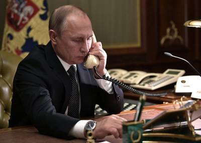 Путин провел телефонный разговор с президентом Франции Макроном