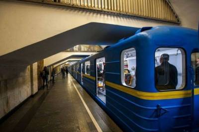 В столичном метро запустили поезд, который будет "учить" граждан финансовой грамотности
