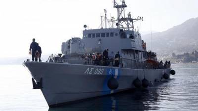 Греческие пограничники обстреляли турецкий корабль