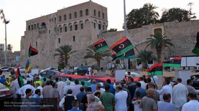 Британцы научат ПНС Ливии разгонять массовые протесты