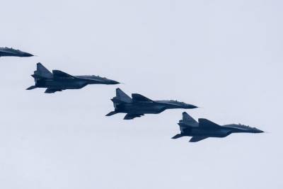 Истребитель Су-27 перехватил американские самолеты над Черным морем
