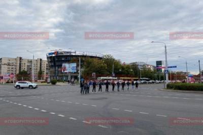 В Минске протестующие начали перекрывать улицы
