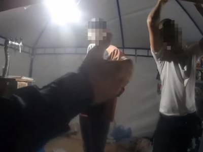 «ЧП в Затоке»: драка хозяина торговой палатки с патрульными закончилась жестким задержанием