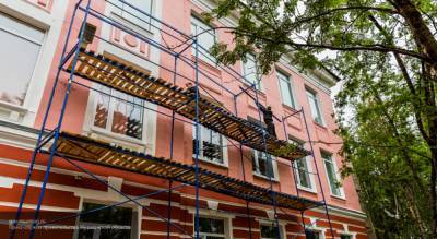 Властей Петербурга попросили скорее закончить ремонт фасада дома Бернштейна