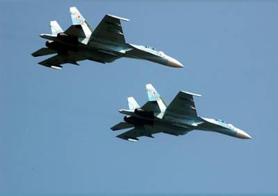 Российский Су-27 перехватил самолеты США над водами Черного моря