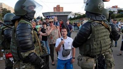 Путин обсудил с Макроном ситуацию с протестами в Белоруссии