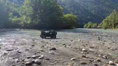 В Абхазии ищут туристку из Петербурга, упавшую в реку