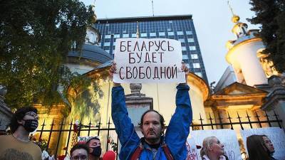 Прихожане пожаловались на протестующих у посольства Белоруссии в Москве