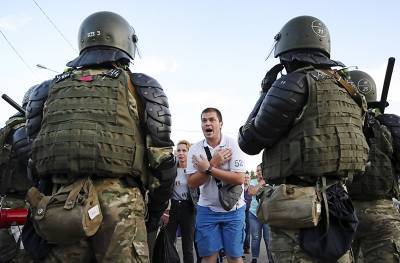 "Цепи солидарности": в Белоруссии четвертый день не утихают акции протеста