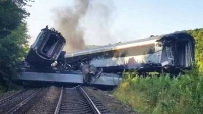 В Шотландии потерпел крушение пассажирский поезд: есть жертвы