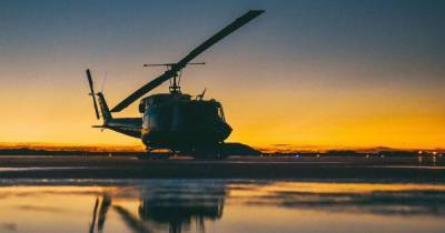 Военный вертолет обстреляли с земли в США