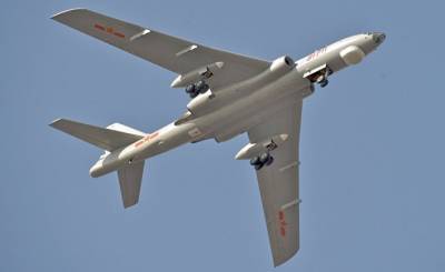Беседы о военных делах: мир впервые увидел бомбардировщик Н-6J, у военно-морской авиации появился еще один «убийца авианосцев» (The Paper, Китай)