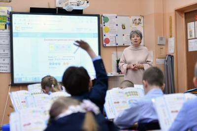 Кабмин РФ одобрил ежемесячную выплату учителям за классное руководство