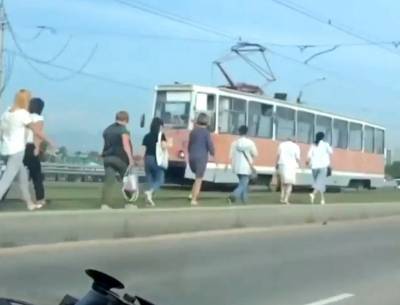 Транспортный коллапс: В утренний час пик в Улан-Удэ встали трамваи