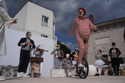 Артистам костромского цирка предложили осваивать улицу